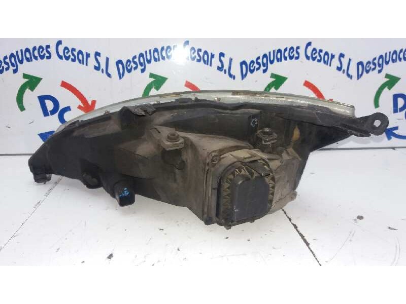 Recambio de faro derecho para ford focus berlina (cak) ghia referencia OEM IAM 1152096  