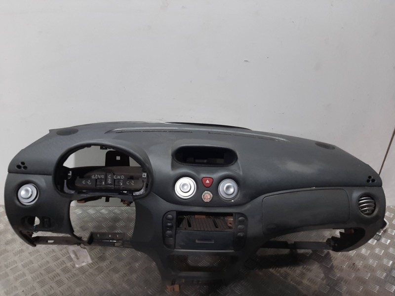 Recambio de salpicadero para citroën c2 vts referencia OEM IAM 8211EY  