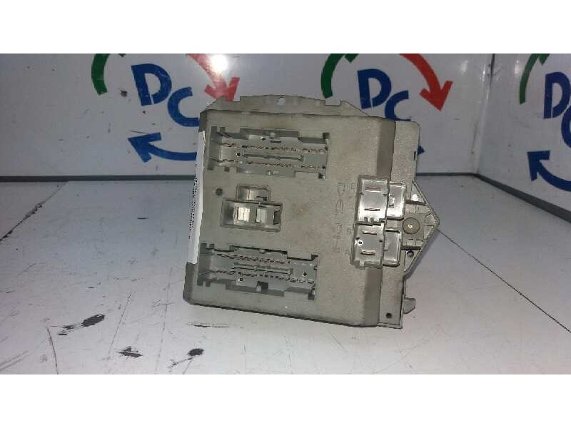 Recambio de caja reles / fusibles para fiat punto berlina (188) 1.2 8v referencia OEM IAM 46766769  