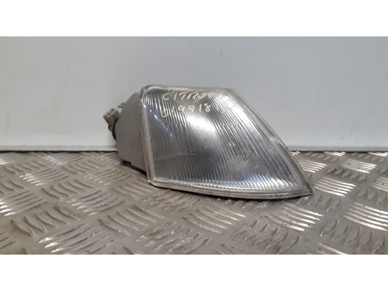 Recambio de piloto delantero derecho para citroën xantia berlina 2.0 hdi exclusive referencia OEM IAM 630370  