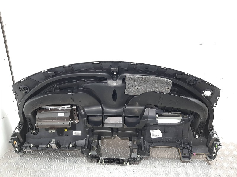 Recambio de salpicadero para renault scenic ii i- music referencia OEM IAM 8200494113  