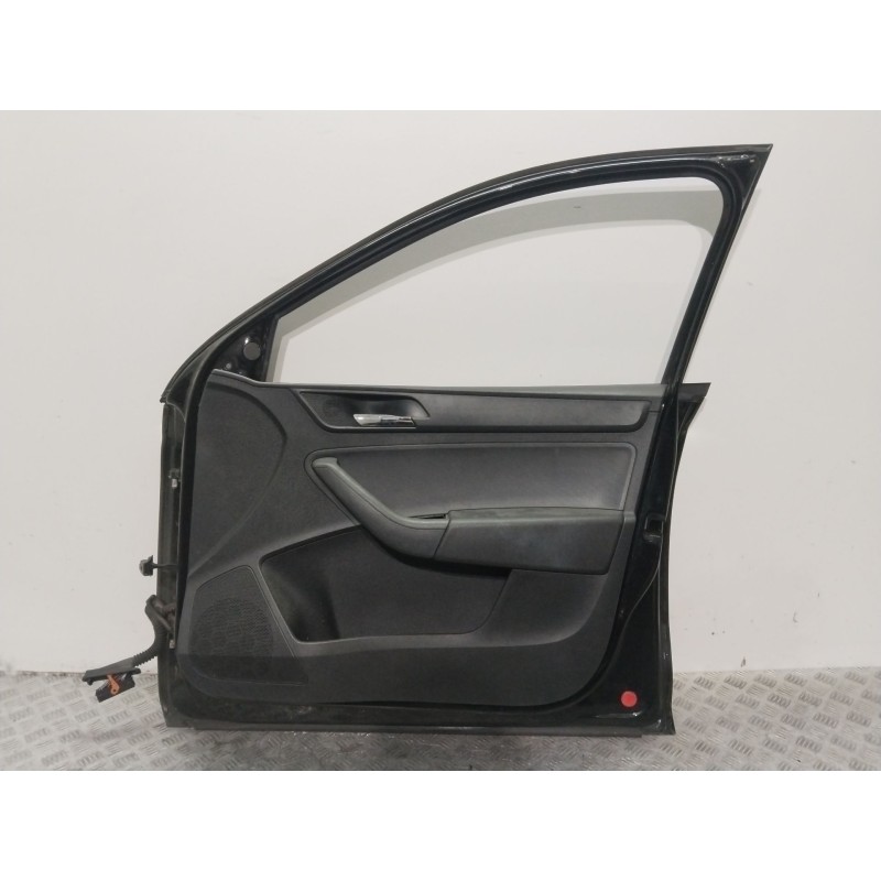 PUERTA DELANTERA DERECHA 5JA831056B NEGRO - imagen 4