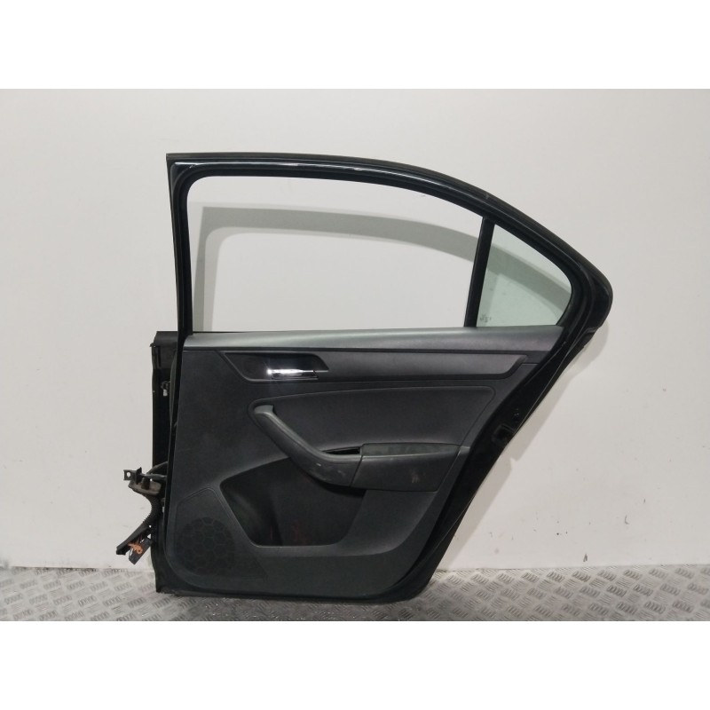 PUERTA TRASERA DERECHA 5JA833056B NEGRO - imagen 4