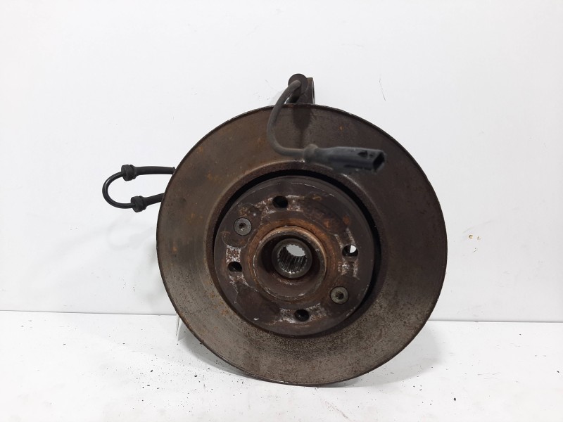 Recambio de mangueta delantera derecha para nissan almera (n16/e) acenta referencia OEM IAM 400145M000  