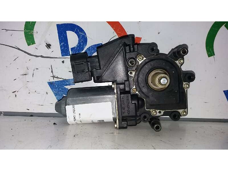 Recambio de motor elevalunas delantero izquierdo para audi a4 avant (b5) 1.9 tdi referencia OEM IAM 113846113  