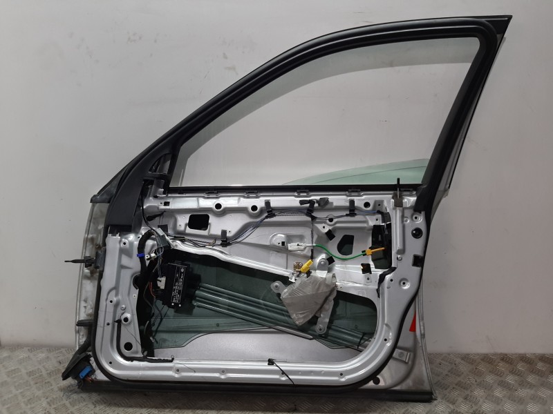 Recambio de puerta delantera derecha para bmw serie 5 berlina (e39) 520d referencia OEM IAM  PLATA 