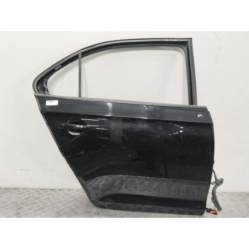 PUERTA TRASERA DERECHA 5JA833056B NEGRO - imagen 1