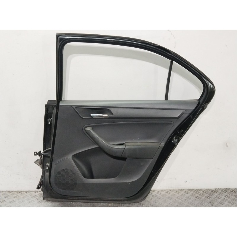 PUERTA TRASERA DERECHA 5JA833056B NEGRO - imagen 4