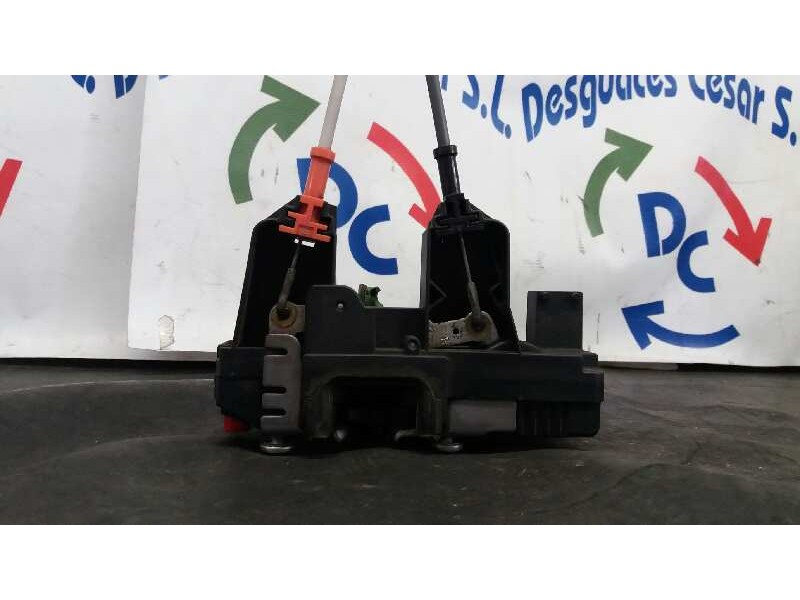 Recambio de cerradura puerta trasera derecha para opel zafira a comfort referencia OEM IAM   