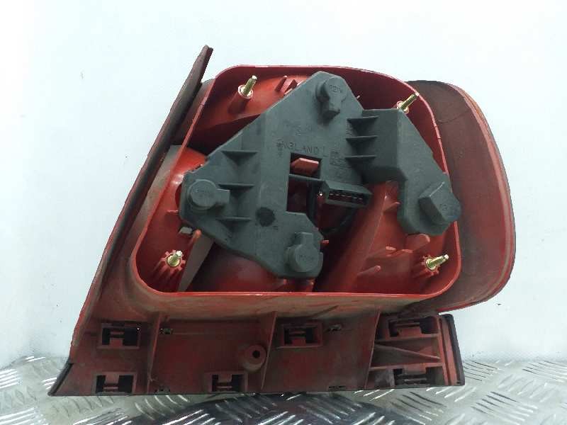 Recambio de piloto trasero izquierdo para audi a4 berlina (b5) 1.8 referencia OEM IAM 8D0945111A  