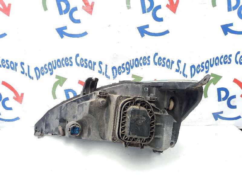 Recambio de faro derecho para ford focus berlina (cak) ambiente referencia OEM IAM 1152096  