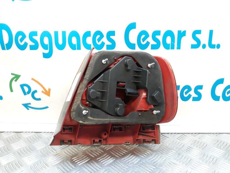 Recambio de piloto trasero izquierdo para audi a4 berlina (b5) 2.6 referencia OEM IAM 8D0945111A  