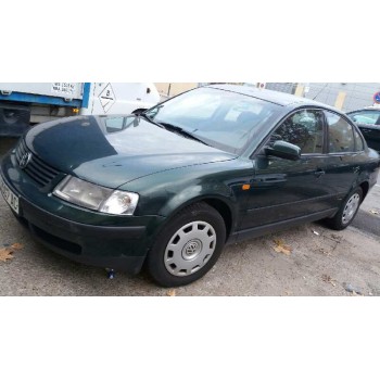 VOLKSWAGEN PASSAT BERLINA (3B2)