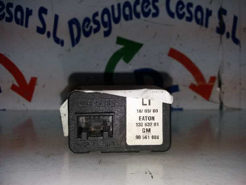 Recambio de mando elevalunas delantero izquierdo para opel astra g berlina club referencia OEM IAM 13363201 90561088  Recambio de mando elevalunas delantero izquierdo para opel astra g berlina club referencia OEM IAM 13363201 90561088