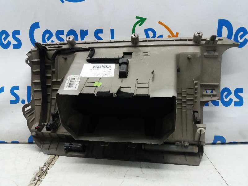 Recambio de guantera para volvo v50 familiar 1.6 d kinetic referencia OEM IAM  GRIS 