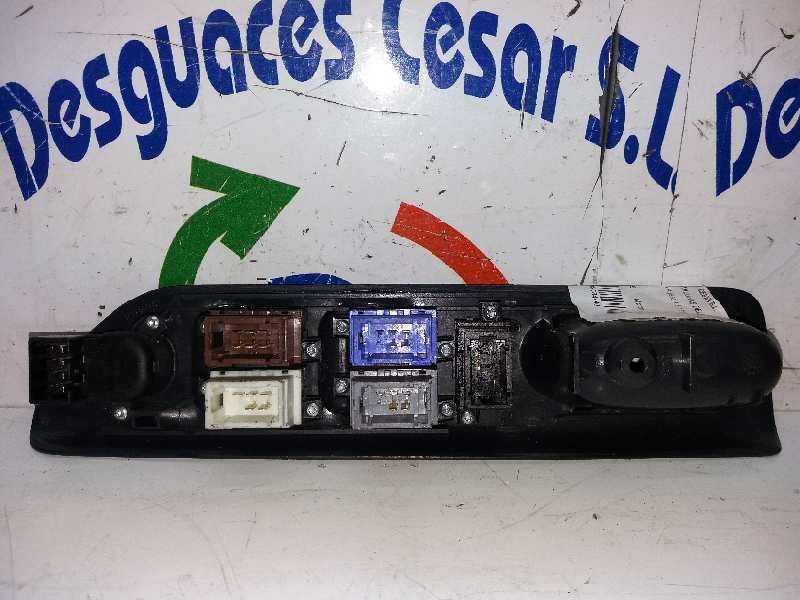 Recambio de mando elevalunas delantero izquierdo para renault laguna (b56) 1.8 16v rt referencia OEM IAM 7700417485  