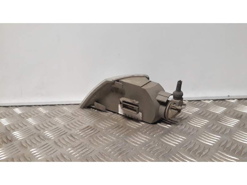 Recambio de piloto delantero derecho para citroën xantia berlina 2.0 hdi sx referencia OEM IAM 630370  