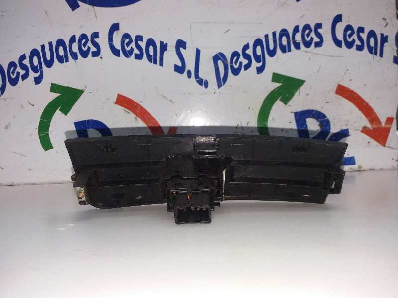 Recambio de mando elevalunas delantero derecho para hyundai matrix (fc) 1.5 crdi gls referencia OEM IAM    Recambio de mando elevalunas delantero derecho para hyundai matrix (fc) 1.5 crdi gls referencia OEM IAM