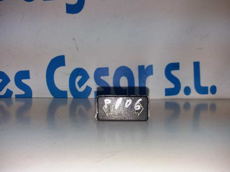 Recambio de mando elevalunas delantero izquierdo para peugeot 106 (s2) kid d referencia OEM IAM 924092   Recambio de mando elevalunas delantero izquierdo para peugeot 106 (s2) kid d referencia OEM IAM 924092