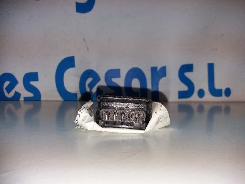 Recambio de mando elevalunas delantero izquierdo para peugeot 106 (s2) kid d referencia OEM IAM 924092   Recambio de mando elevalunas delantero izquierdo para peugeot 106 (s2) kid d referencia OEM IAM 924092