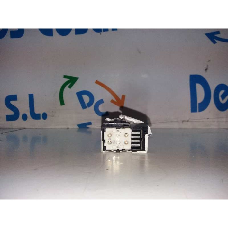 Recambio de mando elevalunas delantero derecho para suzuki baleno berlina sy (eg) 1.9 td glx (4-ptas.) referencia OEM IAM   