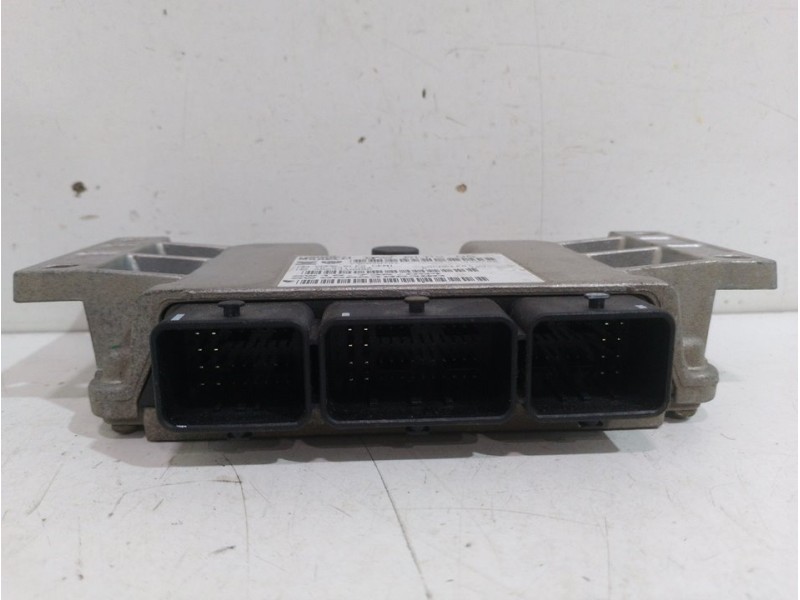 Recambio de centralita motor uce para citroën c4 berlina sx referencia OEM IAM 9665486380 16735094 IAW6LP205