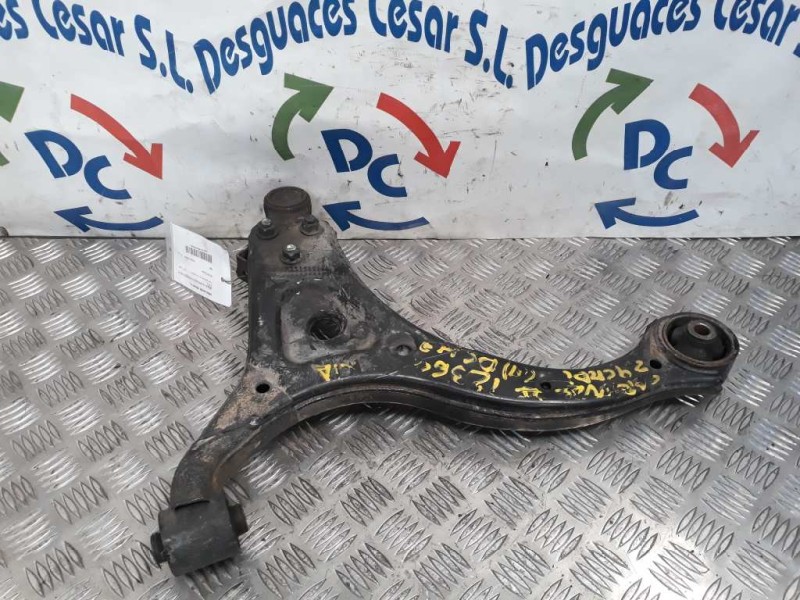 Recambio de brazo suspension inferior delantero derecho para kia carnival 2.7 v6 emotion referencia OEM IAM   