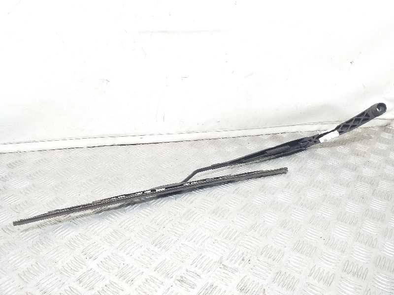 Recambio de brazo limpia delantero izquierdo para kia carnival 2.7 v6 emotion referencia OEM IAM   