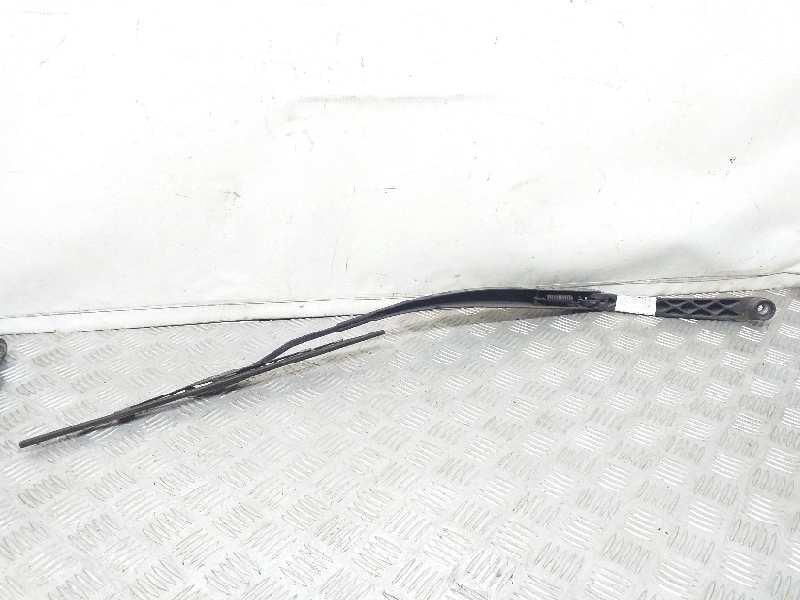 Recambio de brazo limpia delantero derecho para kia carnival 2.7 v6 emotion referencia OEM IAM   