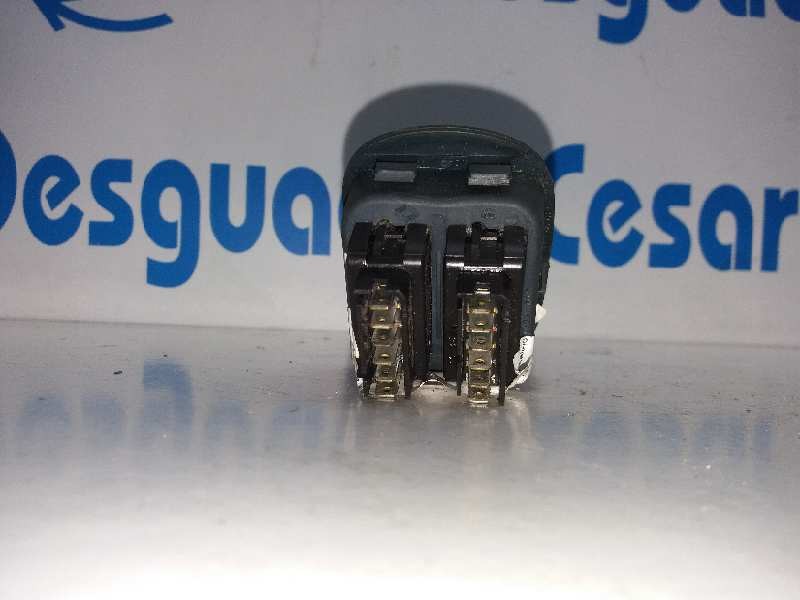 Recambio de mando elevalunas delantero izquierdo para renault megane i scenic (ja0) 1.9 d kaleido referencia OEM IAM 7700838101  Recambio de mando elevalunas delantero izquierdo para renault megane i scenic (ja0) 1.9 d kaleido referencia OEM IAM 7700838101