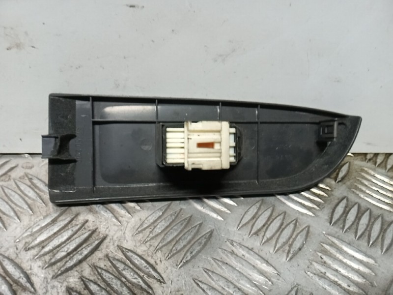 Recambio de mando elevalunas delantero derecho para subaru impreza g10 (gfc) 2.0 gl season (4-ptas.) referencia OEM IAM 83081FA0