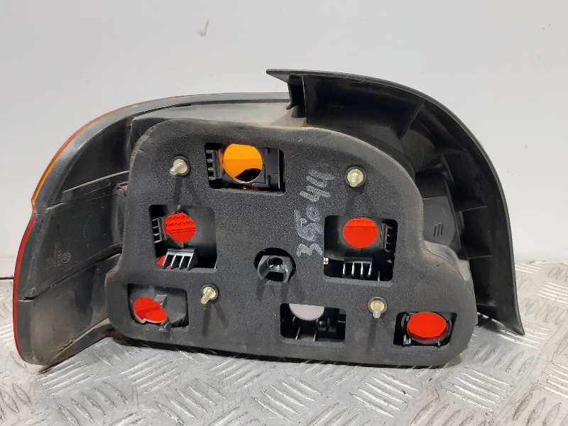 Recambio de piloto trasero derecho para bmw serie 5 berlina (e39) 523i referencia OEM IAM 63216900210  