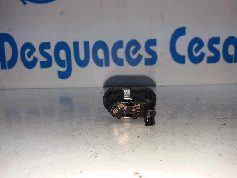 Recambio de mando elevalunas delantero derecho para opel astra g berlina sport referencia OEM IAM    Recambio de mando elevalunas delantero derecho para opel astra g berlina sport referencia OEM IAM