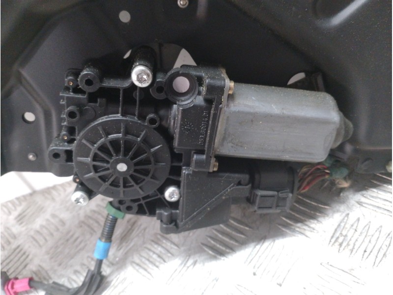 Recambio de elevalunas delantero izquierdo para audi a6 avant (c4) 2.6 referencia OEM IAM   