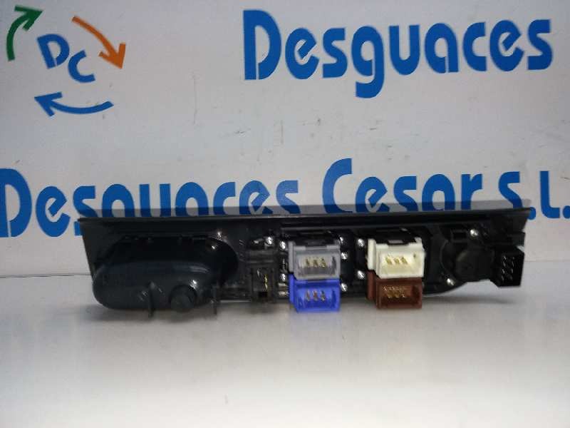 Recambio de mando elevalunas delantero izquierdo para renault laguna (b56) 1.8 16v rt referencia OEM IAM    Recambio de mando elevalunas delantero izquierdo para renault laguna (b56) 1.8 16v rt referencia OEM IAM