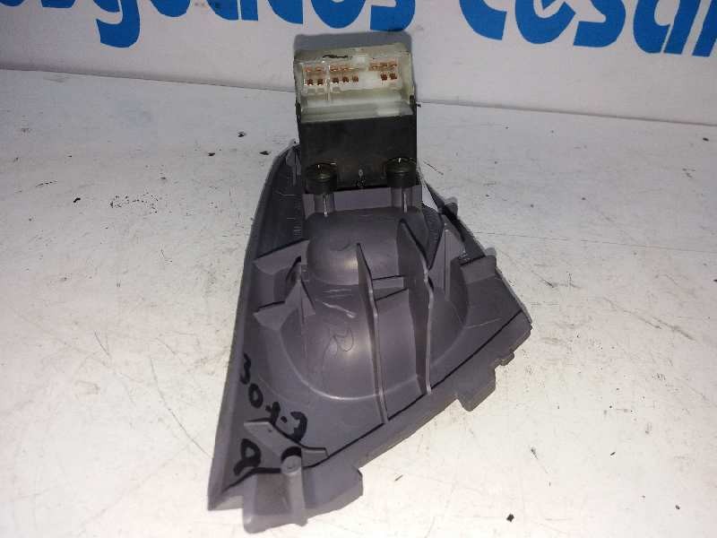Recambio de mando elevalunas delantero izquierdo para nissan almera (n16/e) acenta referencia OEM IAM 25401BU815  