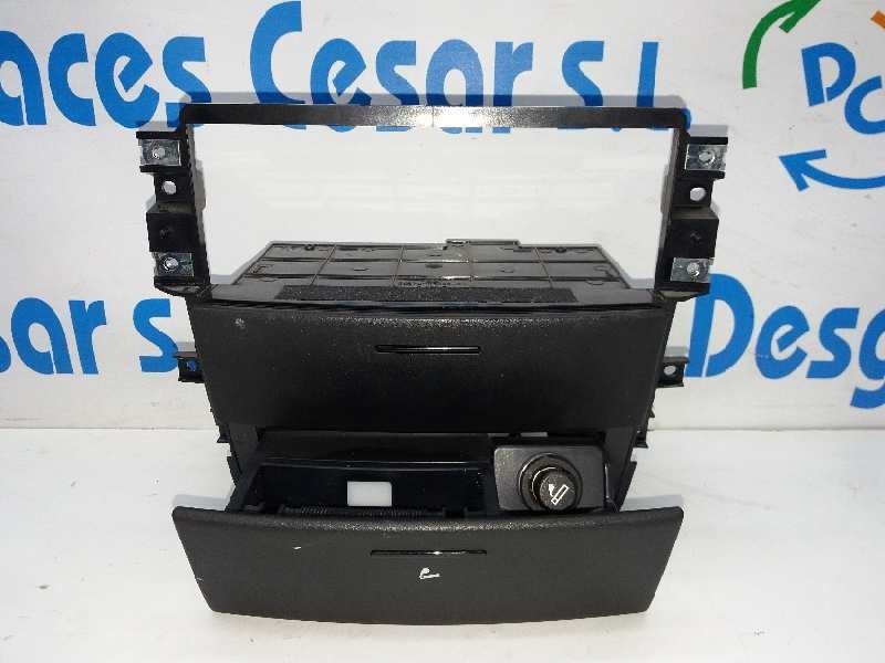 Recambio de cenicero para kia sorento 2.5 crdi ex referencia OEM IAM 847403E000  