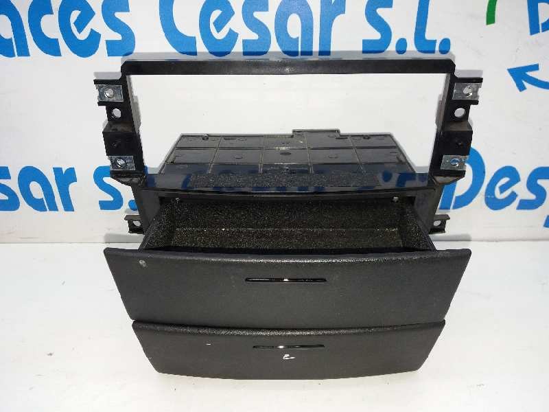 Recambio de cenicero para kia sorento 2.5 crdi ex referencia OEM IAM 847403E000  