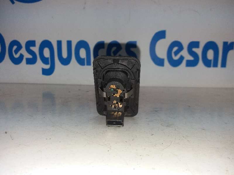 Recambio de mando elevalunas delantero derecho para opel corsa c club referencia OEM IAM   