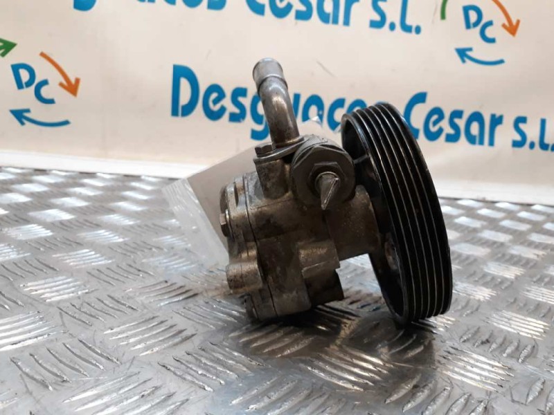 Recambio de bomba direccion para ford fiesta (cbk) ambiente referencia OEM IAM 26663A696DD  