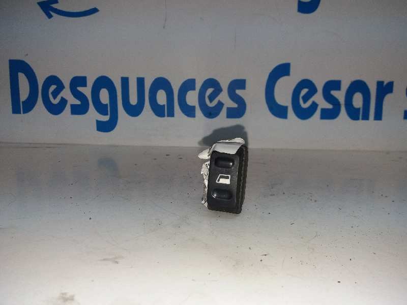 Recambio de mando elevalunas delantero derecho para citroën xsara berlina 1.9td attraction referencia OEM IAM 6552TA  