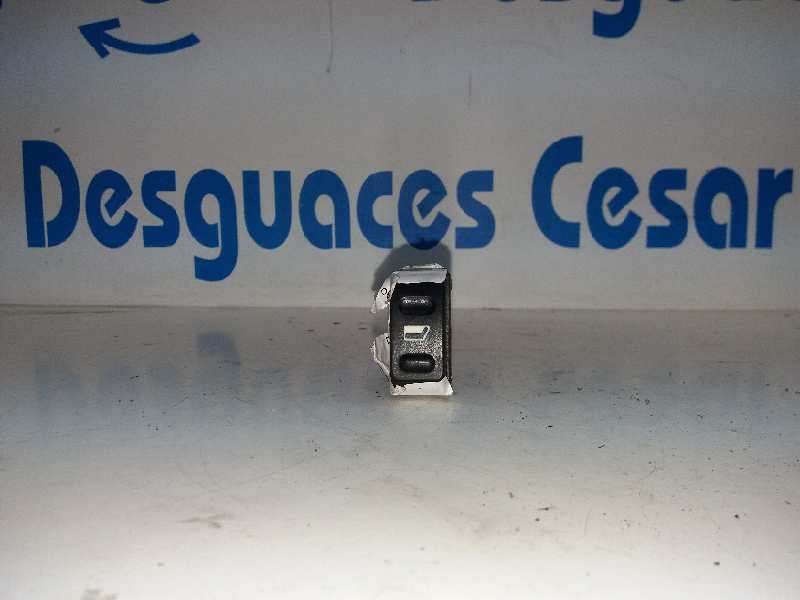 Recambio de mando elevalunas delantero izquierdo para citroën xsara berlina 1.9 d sx referencia OEM IAM   