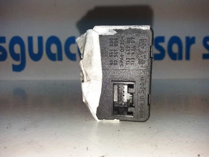 Recambio de mando elevalunas delantero izquierdo para opel zafira a elegance referencia OEM IAM   