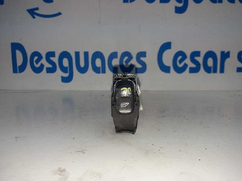 Recambio de mando elevalunas delantero derecho para volvo serie 850 t-5r familiar referencia OEM IAM    Recambio de mando elevalunas delantero derecho para volvo serie 850 t-5r familiar referencia OEM IAM