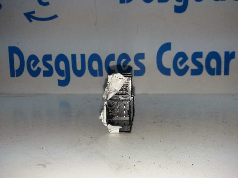Recambio de mando elevalunas delantero derecho para volvo serie 850 t-5r familiar referencia OEM IAM    Recambio de mando elevalunas delantero derecho para volvo serie 850 t-5r familiar referencia OEM IAM