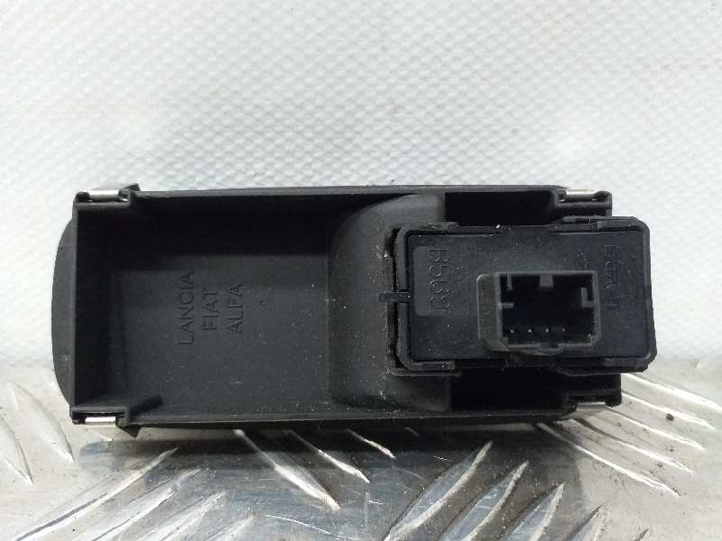 Recambio de mando elevalunas delantero derecho para alfa romeo mito (145) distinctive referencia OEM IAM 0156085172  