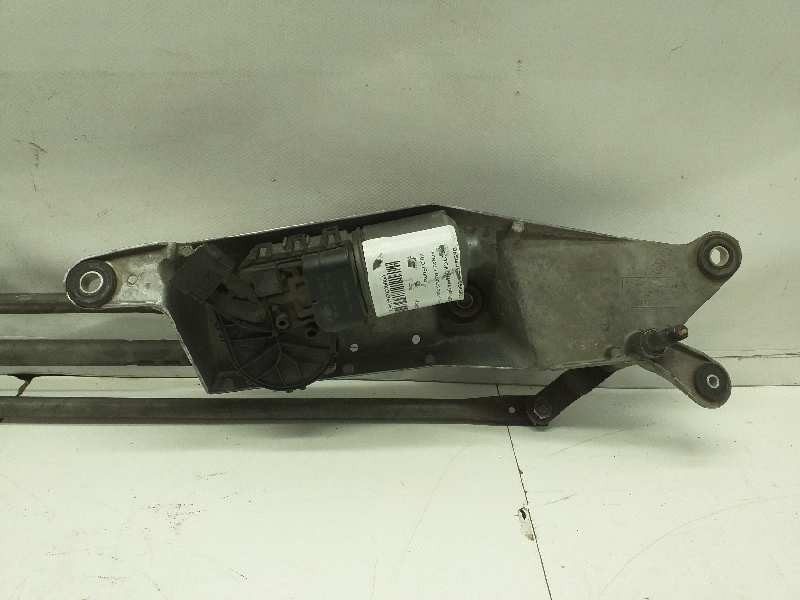 Recambio de motor limpia delantero para renault modus confort dynamique referencia OEM IAM 0390241777  