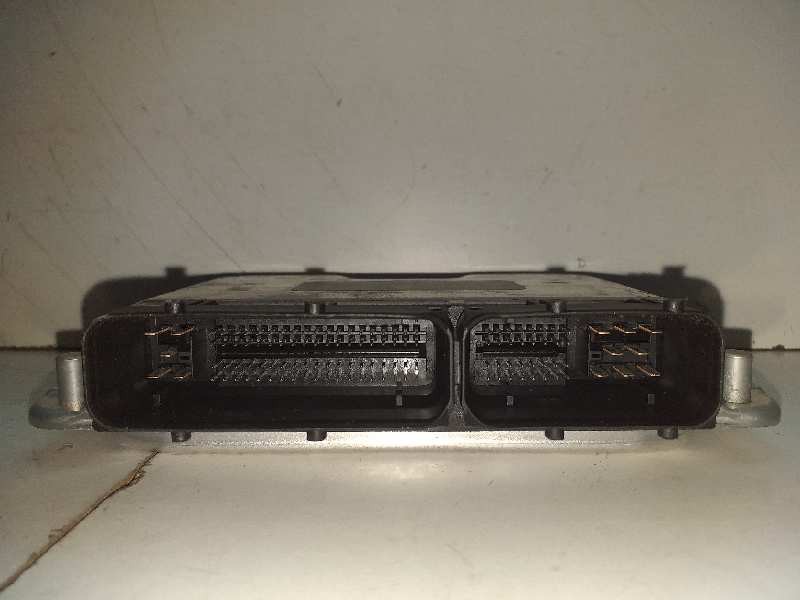 Recambio de centralita motor uce para volkswagen passat berlina (3b3) comfortline referencia OEM IAM 0281010704 038906019ER 