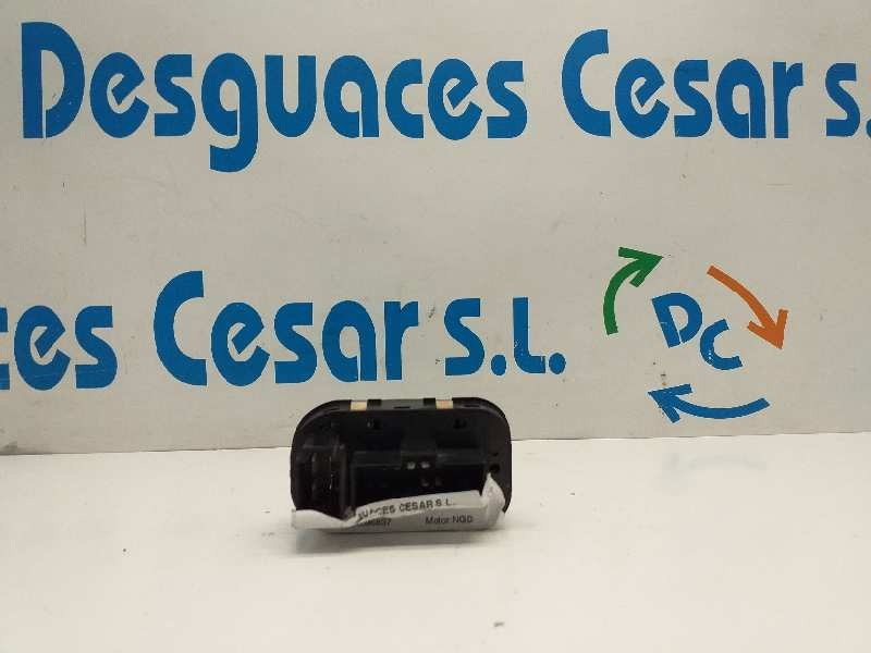 Recambio de mando elevalunas delantero izquierdo para ford mondeo berlina (gd) ghia referencia OEM IAM 1096837  