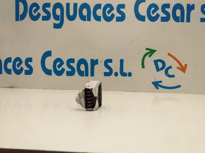 Recambio de mando elevalunas delantero derecho para citroën xsara picasso 1.8 16v referencia OEM IAM   